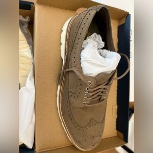 New in box Size 12 Men’s Coke Haan dress shoes. Only pulled out to try on.